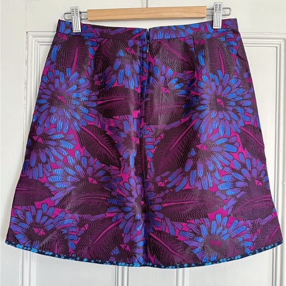 J. Crew Jacquard A-Line Mini Skirt
Midnight Floral. Size 4 - Picture 6 of 9